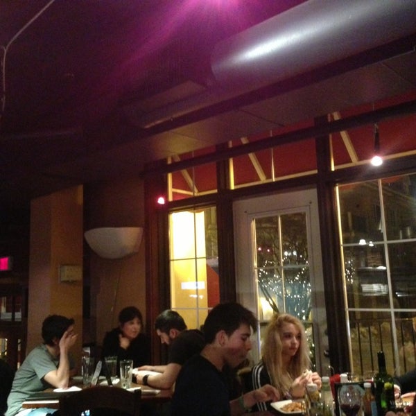 Foto diambil di Casey&#39;s Grill Bar Mont-Tremblant oleh Nikki M. pada 1/6/2013