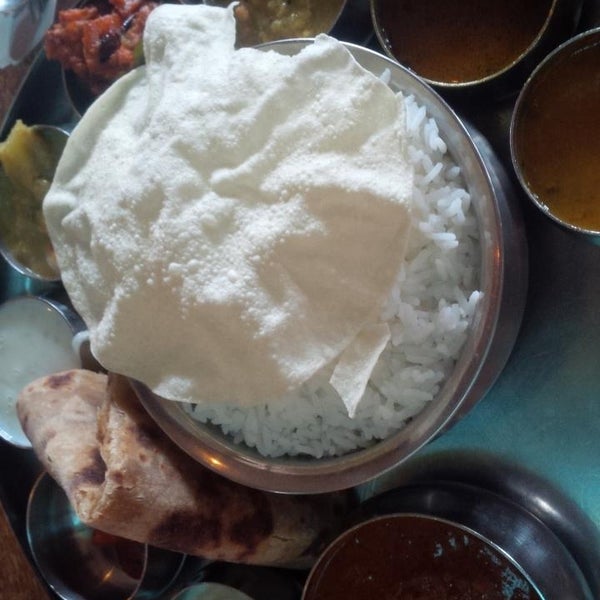 Das Foto wurde bei Karaikudi Chettinad South Indian Restaurant von Sophia L. am 3/22/2014 aufgenommen