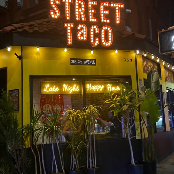 รูปภาพถ่ายที่ Street Taco โดย David เมื่อ 8/10/2023