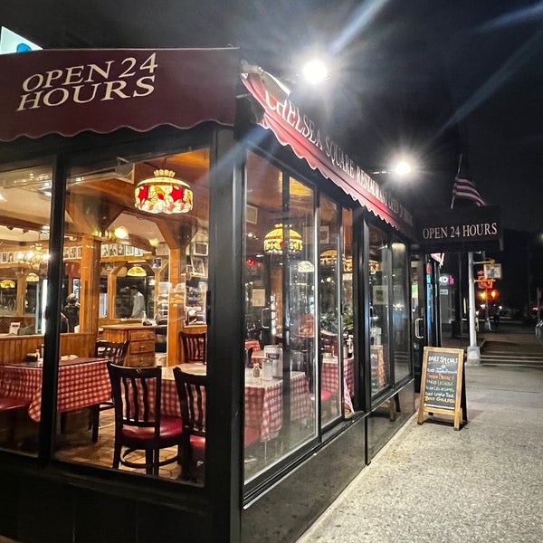 Foto tirada no(a) Chelsea Square Restaurant por David em 6/6/2023