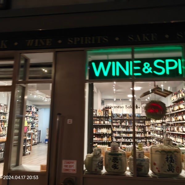 Foto tirada no(a) Landmark Wine, Spirits &amp; Sake por David em 4/18/2024