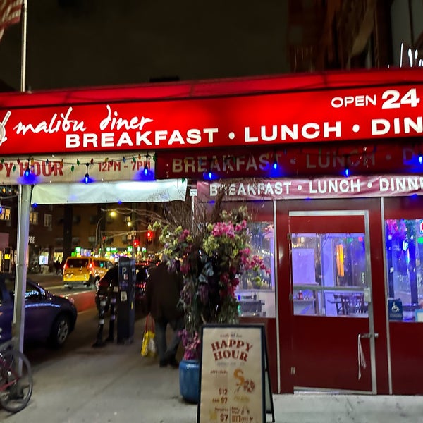 รูปภาพถ่ายที่ Malibu Diner NYC โดย David เมื่อ 2/1/2024