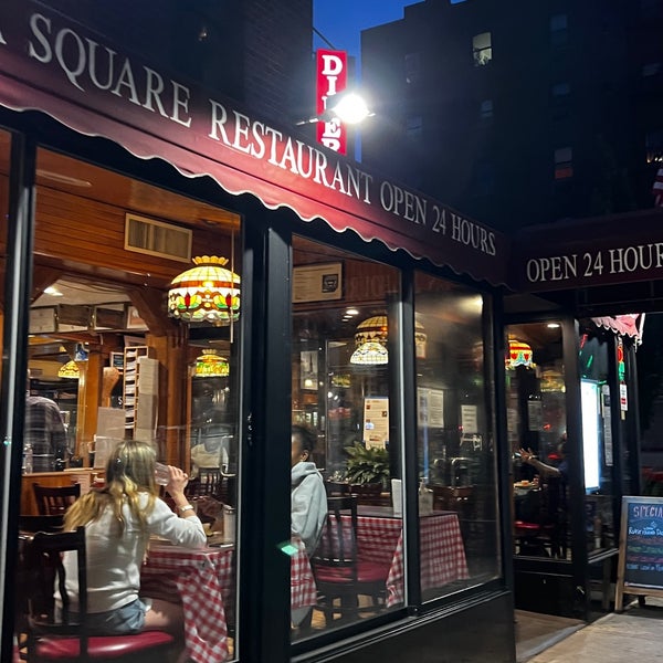 Foto tirada no(a) Chelsea Square Restaurant por David em 6/1/2023