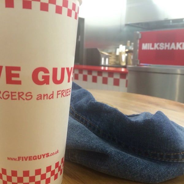 Photo taken at Five Guys by Analucia R. on 7/10/2016