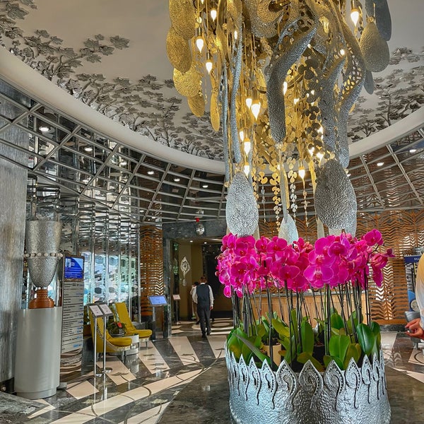 Das Foto wurde bei Wyndham Grand Istanbul Kalamış Marina Hotel von 🌙 . am 8/7/2022 aufgenommen