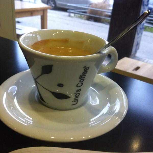 2/21/2014にMiroslav D.がLino&#39;s Coffeeで撮った写真