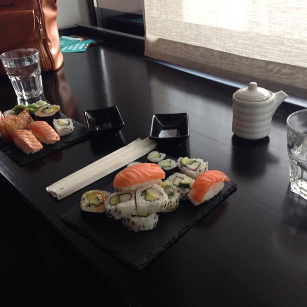 9/26/2013에 Emma K.님이 Sushi&#39;N&#39;Roll에서 찍은 사진