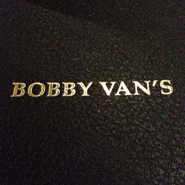 Foto tomada en Bobby Van&#39;s Steakhouse  por Guy B. el 1/26/2014