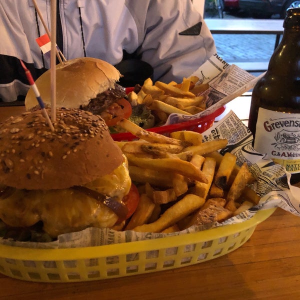Foto tirada no(a) Rembrandt Burger por Yuka O. em 10/28/2020