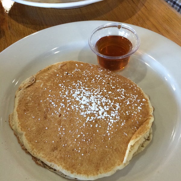 รูปภาพถ่ายที่ Crooked Tree Cafe โดย Ms. Nic เมื่อ 3/7/2015