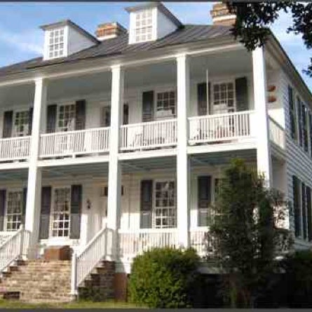 The tour is amazing. Very informative if you want a friendly history lesson this is the place.Tea room is divine, with the plantation owner as the head cook.Buy tickets online get $2 back on lunch.