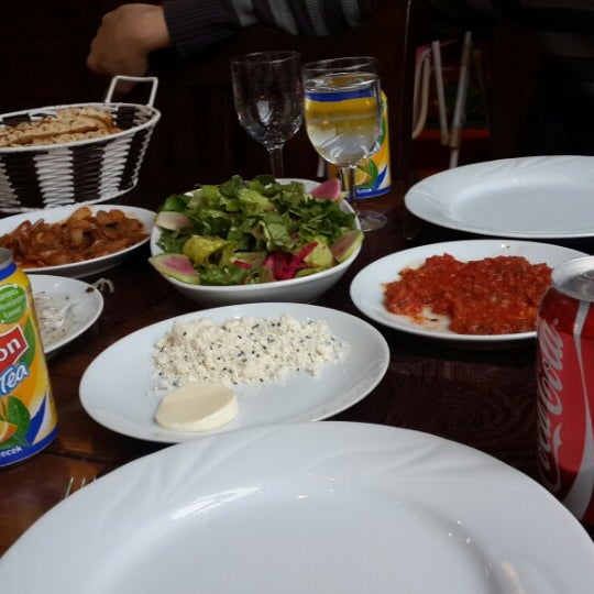 3/9/2014에 Serife G.님이 Beylerbeyi Et Lokantası에서 찍은 사진