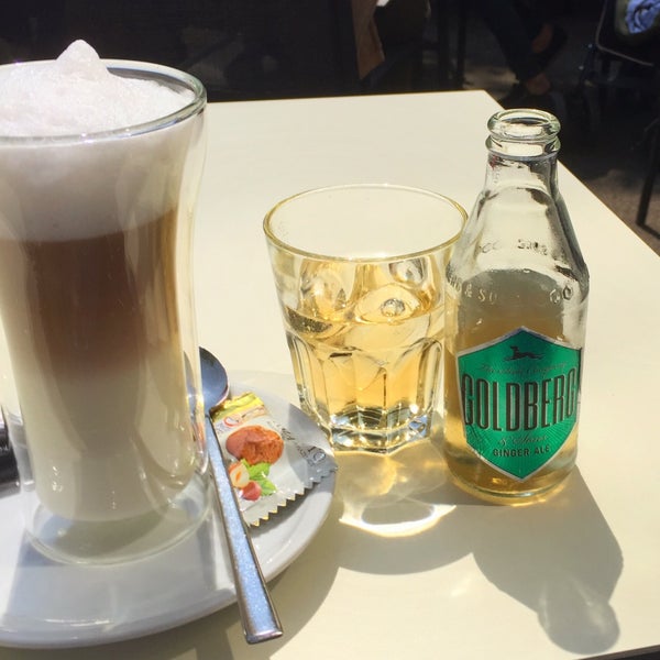 Foto tirada no(a) PLAZA café bistro bar por Malte P. em 5/16/2015