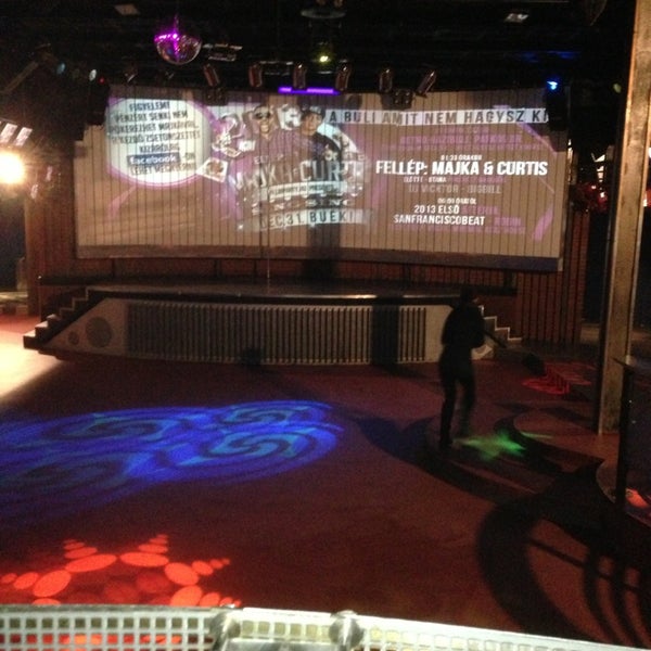 รูปภาพถ่ายที่ Sing Sing Music Hall โดย Rátz F. เมื่อ 12/22/2012