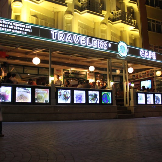 รูปภาพถ่ายที่ Travelers&#39; Cafe โดย Travelers&#39; Cafe เมื่อ 3/17/2014
