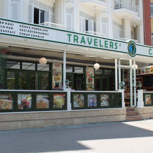 Photo prise au Travelers&#39; Cafe par Travelers&#39; Cafe le3/17/2014