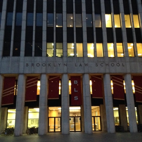 Foto tirada no(a) Brooklyn Law School por Aud M. em 10/18/2014