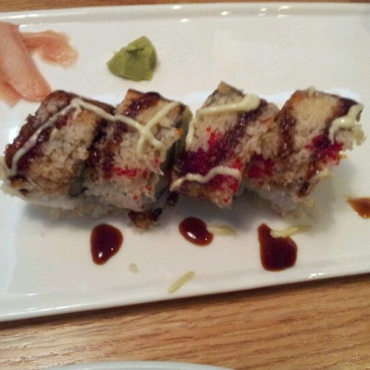 Photo taken at Umi Japanese Restaurant by elaine f. on 11/18/2012