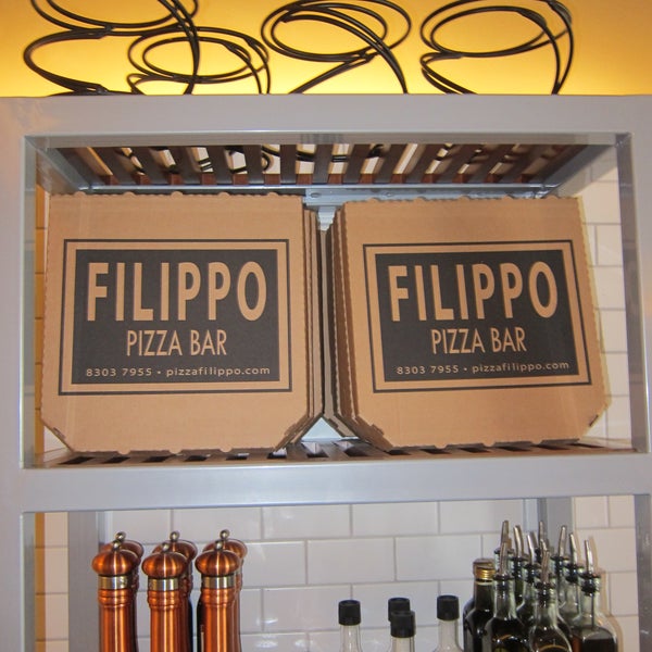 รูปภาพถ่ายที่ Filippo Wood Oven &amp; Pizza Bar โดย Filippo Wood Oven &amp; Pizza Bar เมื่อ 12/9/2013