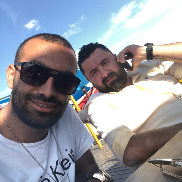 Das Foto wurde bei Selfie Beach Club von Remzi Ç. am 6/15/2018 aufgenommen