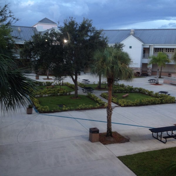 Royal Palm Beach High School 10600 Okeechobee Blvd