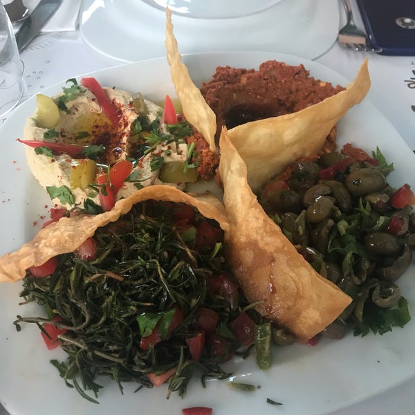 รูปภาพถ่ายที่ Knafe Restaurant โดย Yunus Emre U. เมื่อ 5/16/2019