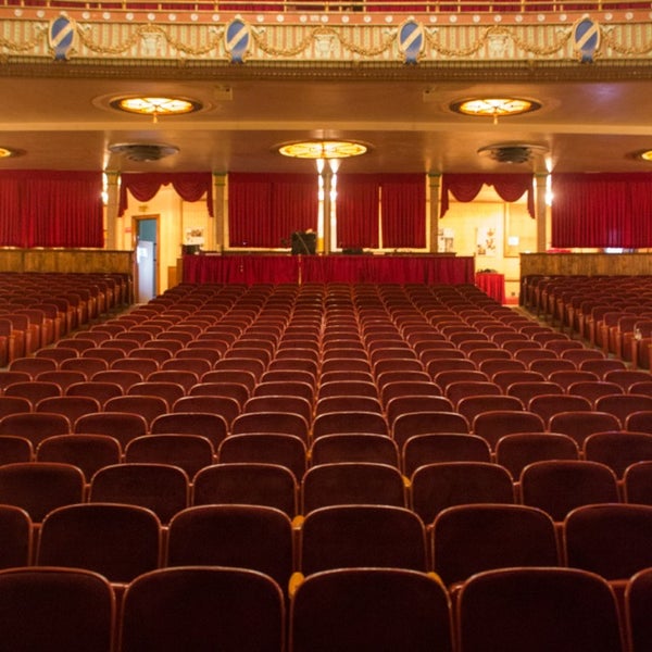 6/9/2013에 Derek H.님이 Riviera Theatre &amp; Performing Arts Center에서 찍은 사진