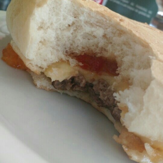 Foto tirada no(a) Original Burger por GABRIEL L. em 9/18/2015