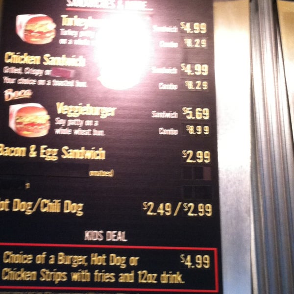 Foto diambil di Fat Burger oleh First L. pada 2/2/2013