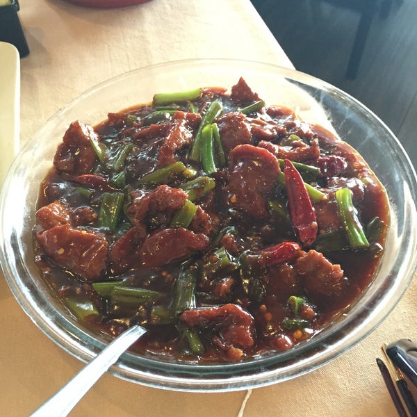 Das Foto wurde bei Joyful House Chinese Cuisine von Mina am 5/17/2016 aufgenommen