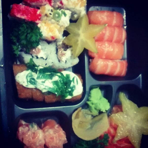 Foto tomada en DJOY Japanese Food  por Ludimila S. el 9/29/2014