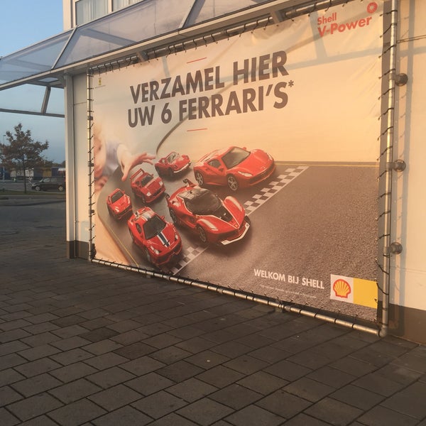 Photo taken at Shell by Thijs D. on 11/11/2016