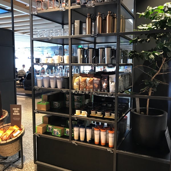 Снимок сделан в Starbucks пользователем Thijs D. 3/26/2018