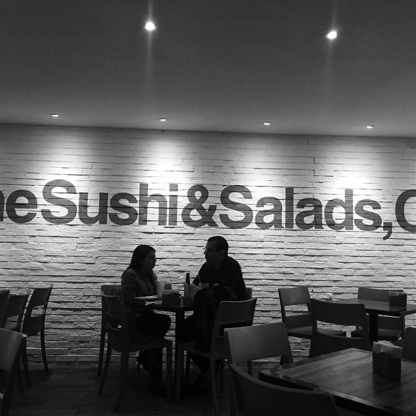 Foto tomada en The Sushi &amp; Salads, Co.  por Rama I. el 10/20/2016