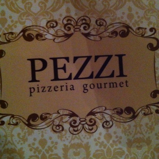 Foto tirada no(a) Pezzi Pizzeria Gourmet por Marcio C. em 11/11/2012