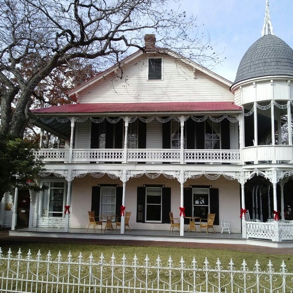 12/31/2013 tarihinde Karli R.ziyaretçi tarafından Gruene Historic District'de çekilen fotoğraf