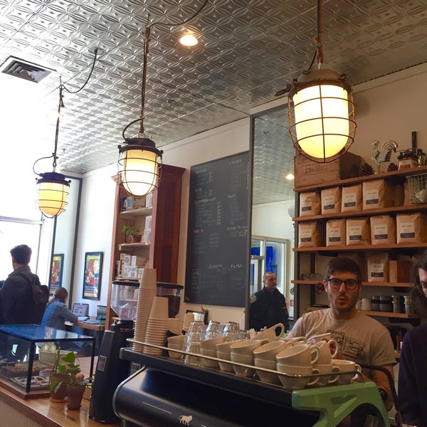 4/23/2016 tarihinde Jon C.ziyaretçi tarafından Café Humble Lion'de çekilen fotoğraf