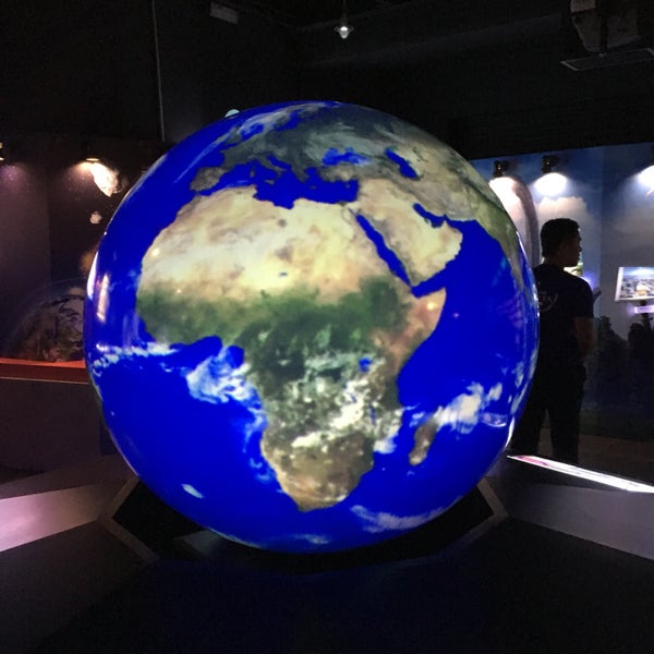 รูปภาพถ่ายที่ National Planetarium (Planetarium Negara) โดย Alya R. เมื่อ 2/11/2017