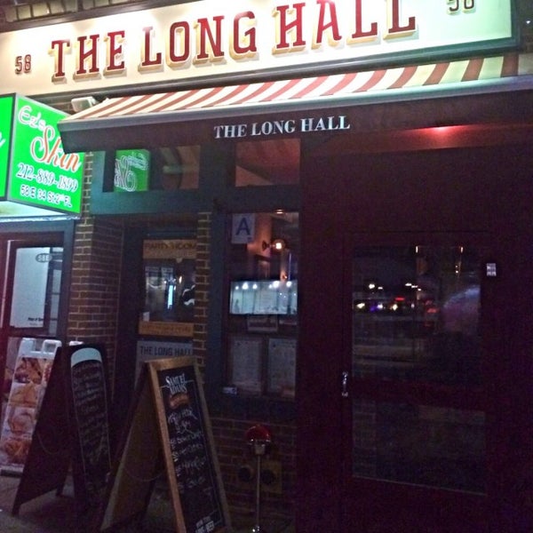 1/28/2016 tarihinde Sean M.ziyaretçi tarafından The Long Hall Pub &amp; Grocery'de çekilen fotoğraf