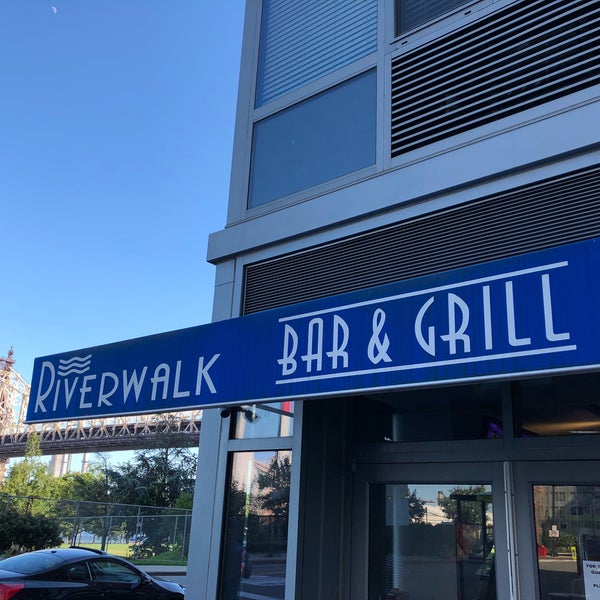 Das Foto wurde bei Riverwalk Bar &amp; Grill von Sean M. am 7/19/2018 aufgenommen