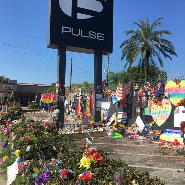 รูปภาพถ่ายที่ Pulse Orlando โดย Pamela J. เมื่อ 8/23/2016