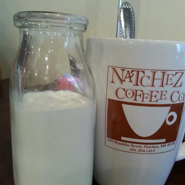 6/27/2014에 sharon i.님이 Natchez Coffee Co.에서 찍은 사진