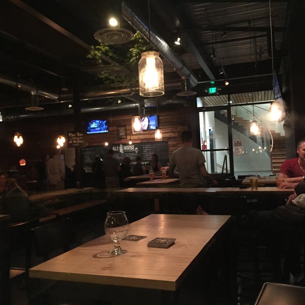 Start your evening here with friends or drop by weekends for a night cap. Housed in a modern glass space with outdoor sidewalk seating, enjoy a spectrum of beers on tap. Walking distance from ferry.