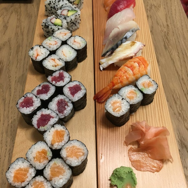 Снимок сделан в Hana Sushi House пользователем Robert W. 4/20/2019.