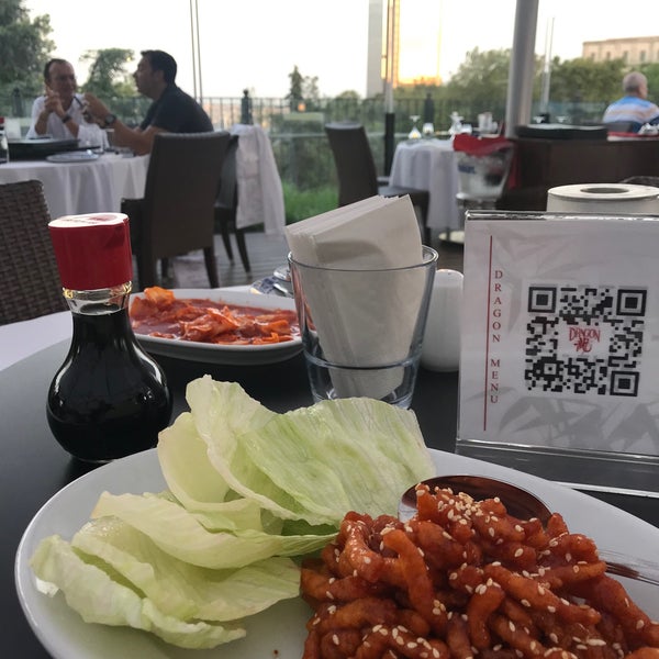 Das Foto wurde bei Dragon Restaurant von Tuğrul Ö. am 8/7/2020 aufgenommen