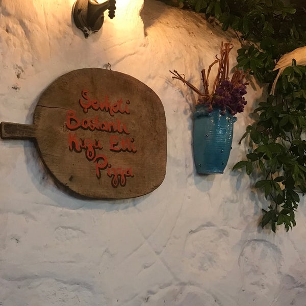 Das Foto wurde bei İyi Pizza Bar von Tuğrul Ö. am 8/1/2019 aufgenommen