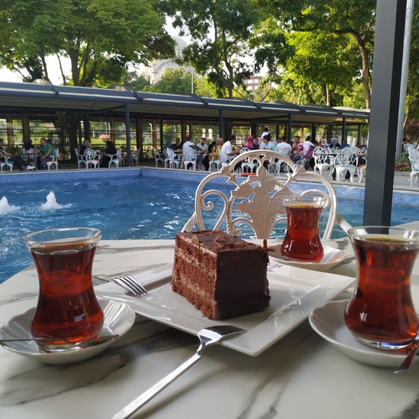 Photo taken at Tarihi Dede Çay Bahçesi by Merve A. on 6/9/2019