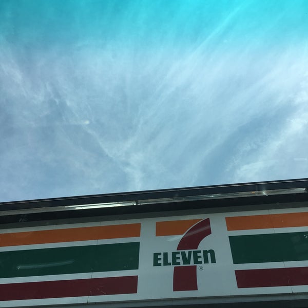 Photo taken at 7- Eleven by Ale M. on 8/8/2016