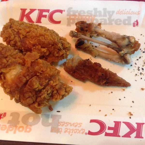 Das Foto wurde bei KFC von Kate.C am 12/24/2013 aufgenommen
