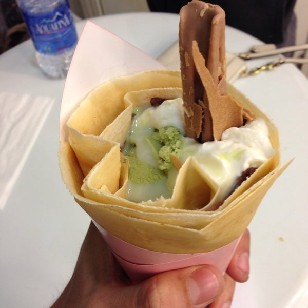 Photo taken at Angels &amp; Hearts: Harajuku Crêperie by James W. on 5/25/2014